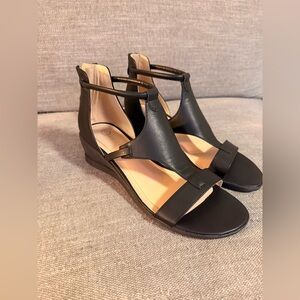 Journee Black Women's Wedge Sandals